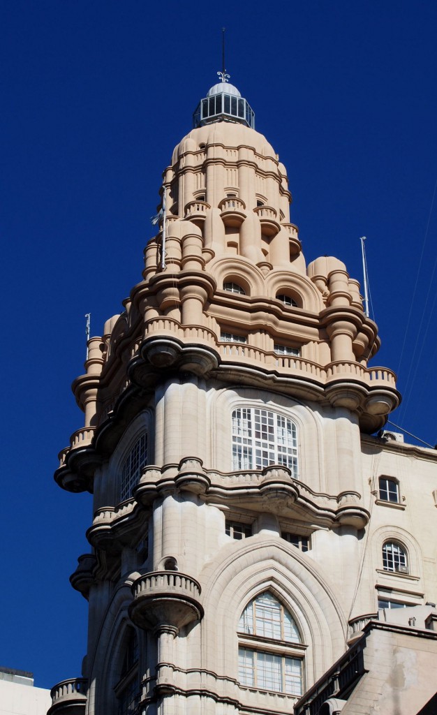 Паласио Бароло - башня снаружи